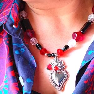 Sacred heart vintage necklace gorgeous